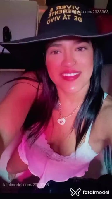 Acompanhante mulher morena (o) de olhos castanhos em Nova Crixás Acompanhante mulher morena (o) de olhos castanhos em Nova Crixás - Paty Bubuzinha