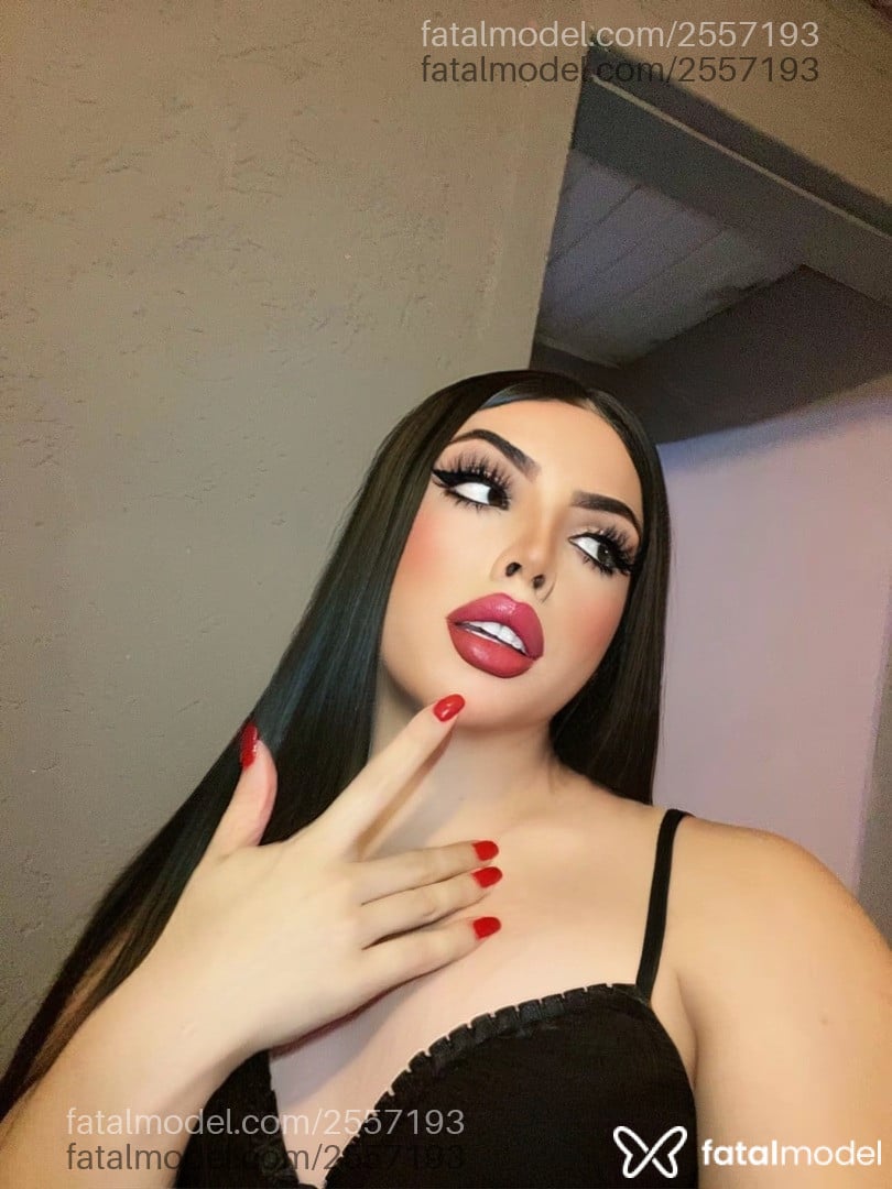 Acompanhante mulher trans com cabelo castanho de olhos castanhos em Curitiba - Jade