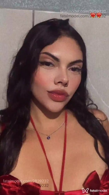 Acompanhante mulher morena (o) de olhos castanhos - Mirella Dias