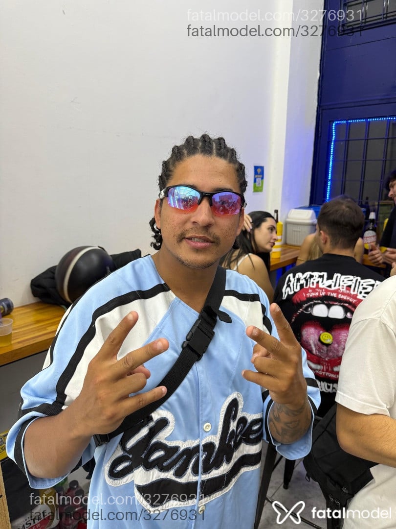 Acompanhante homem morena (o) de olhos castanhos em São Paulo - Wrcarioca
