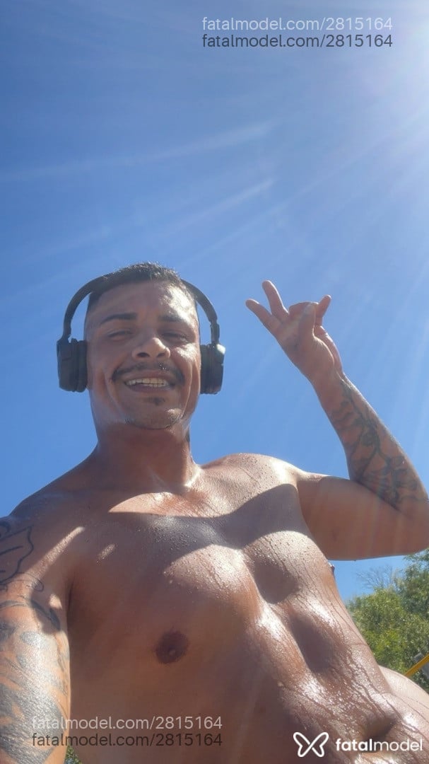 Acompanhante homem morena (o) de olhos castanhos em Porto Alegre - Adriano