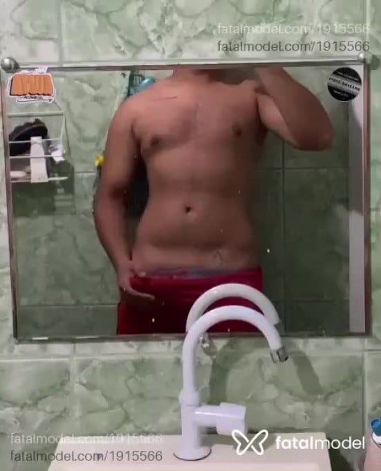 Acompanhante homem morena (o) de olhos castanhos - Coelhodotado Acompanhante homem morena (o) de olhos castanhos - Coelhodotado