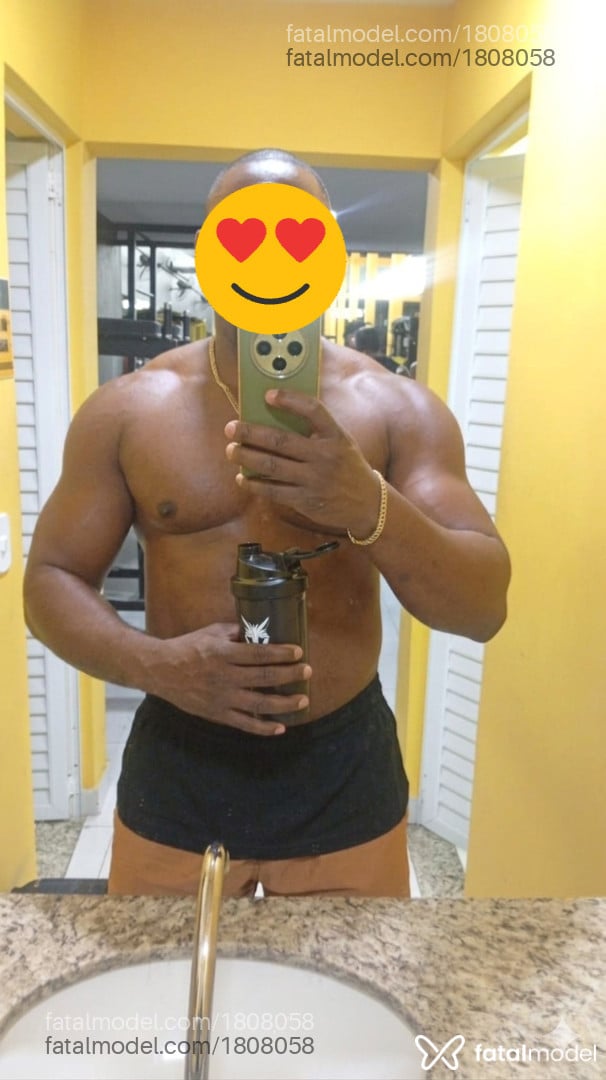Acompanhante homem morena (o) de olhos castanhos em Cabo Frio - David