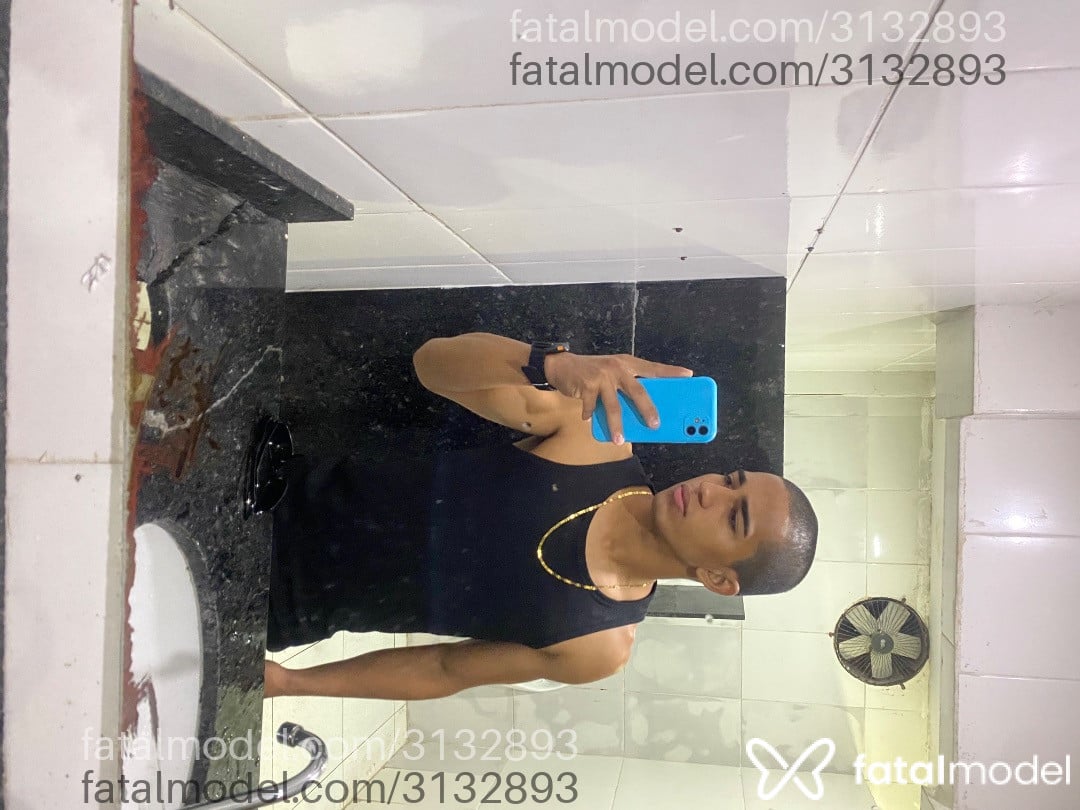 Acompanhante homem morena (o) de olhos pretos - Avares Acompanhante homem morena (o) de olhos pretos - Avares