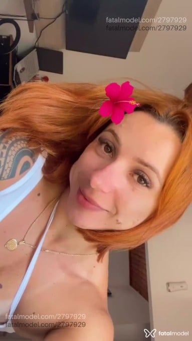 Acompanhante mulher ruiva (o) de olhos castanhos em Virtual - Sophia Schneider