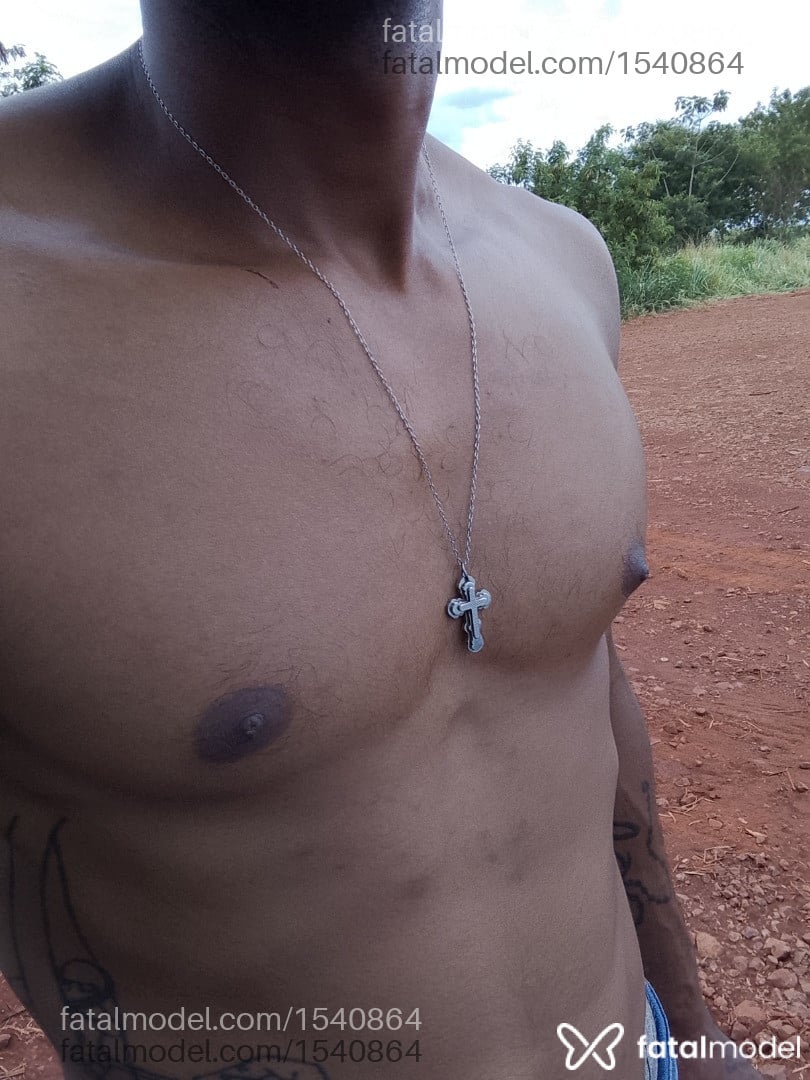 Acompanhante homem com cabelo castanho de olhos castanhos em Virtual Acompanhante homem com cabelo castanho de olhos castanhos em Virtual - Preto