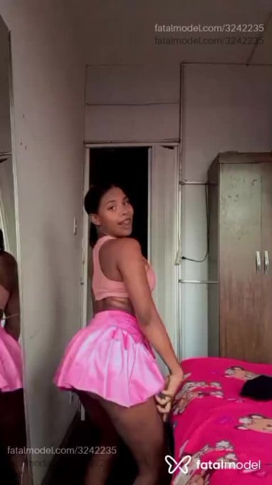 Acompanhante mulher morena (o) de olhos pretos em Volta Redonda - Vitorinha