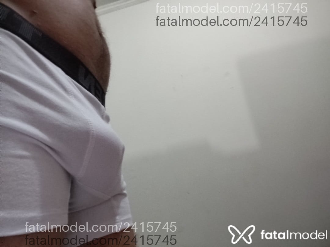 Acompanhante homem com cabelo castanho de olhos castanhos em Maringá Acompanhante homem com cabelo castanho de olhos castanhos em Maringá - Fábio