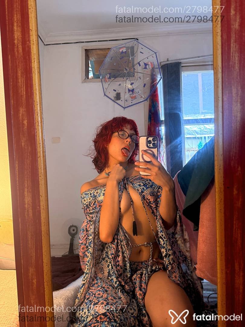 Acompanhante mulher ruiva (o) de olhos mel - Ariel