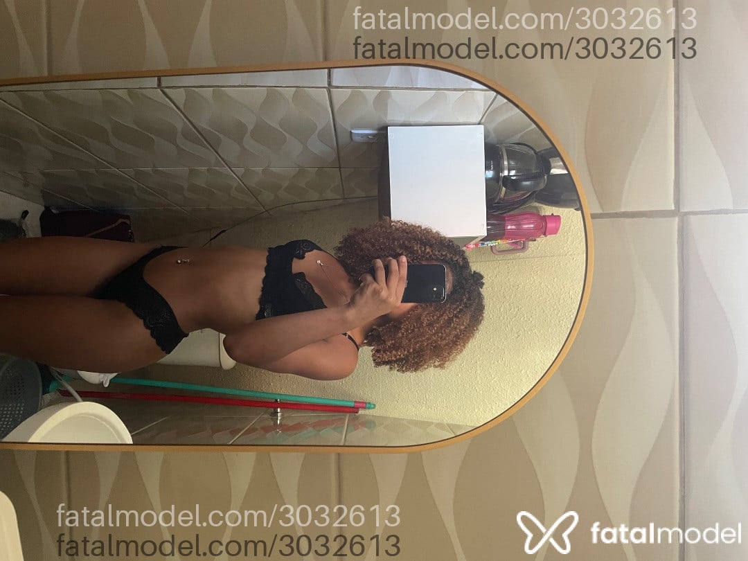 Acompanhante mulher morena (o) de olhos pretos em Virtual - Sofia