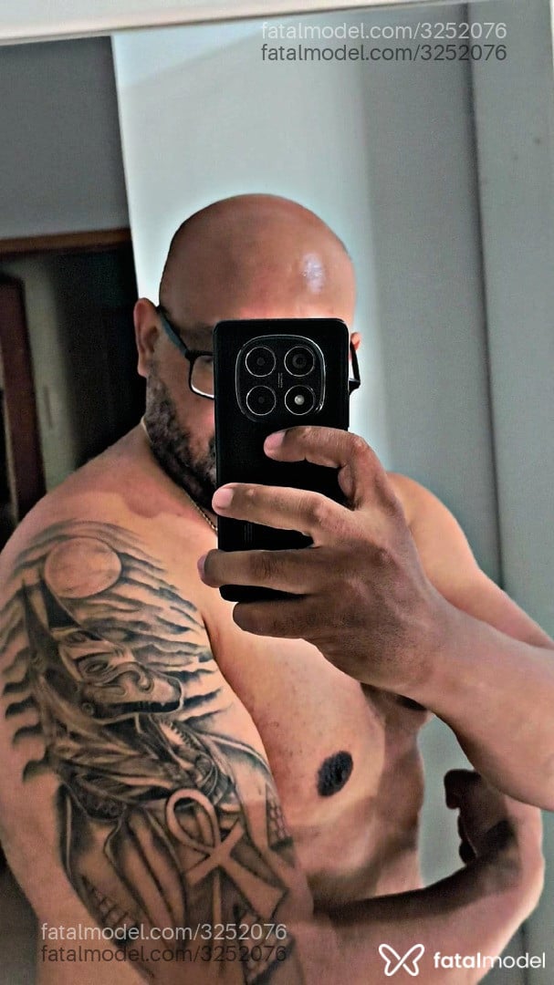 Acompanhante homem sem cabelo de olhos pretos em Caldas Novas Acompanhante homem sem cabelo de olhos pretos em Caldas Novas - Prazerecompanhia