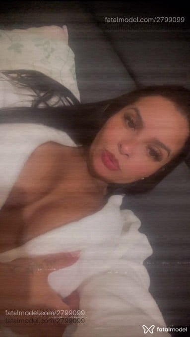 Acompanhante mulher morena (o) de olhos castanhos - Julia Acompanhante mulher morena (o) de olhos castanhos - Julia