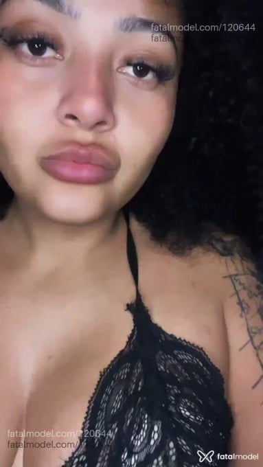 Acompanhante mulher com cabelo castanho de olhos castanhos em Porto Seguro - Morena bevenutt