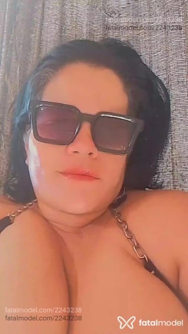 Acompanhante mulher com cabelo castanho de olhos castanhos em Juazeiro Acompanhante mulher com cabelo castanho de olhos castanhos em Juazeiro - Celina