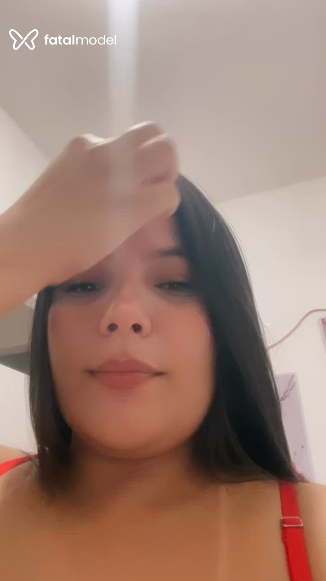 Acompanhante mulher com cabelo castanho de olhos castanhos - Letícia