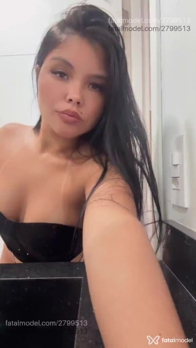Acompanhante mulher morena (o) de olhos castanhos em São Paulo Acompanhante mulher morena (o) de olhos castanhos em São Paulo - Yumi Keiko