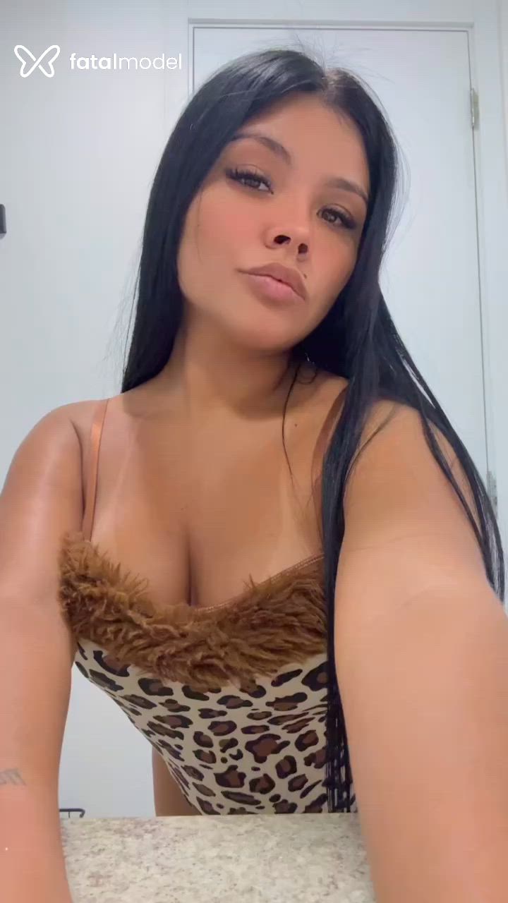 Acompanhante mulher morena (o) de olhos castanhos - Yumi Keiko