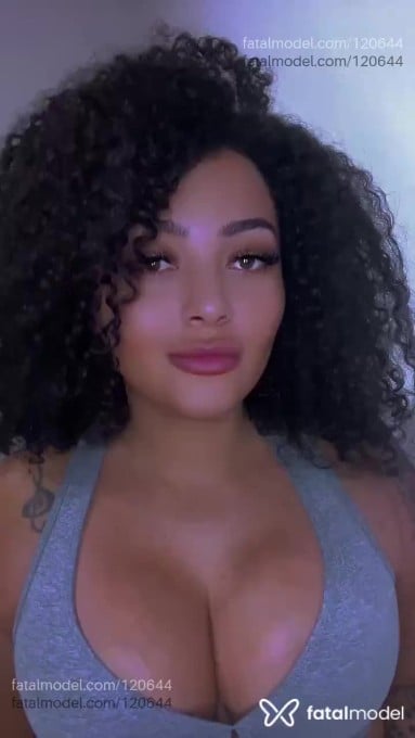 Acompanhante mulher com cabelo castanho de olhos castanhos em Porto Seguro - Morena bevenutt