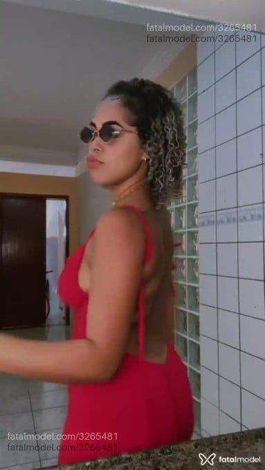 Acompanhante mulher loira (o) de olhos pretos em Vitória - Adila