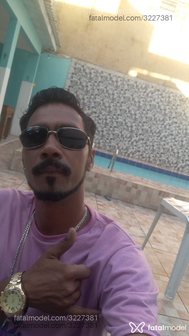 Acompanhante homem morena (o) de olhos castanhos em Teófilo Otoni - Carlos