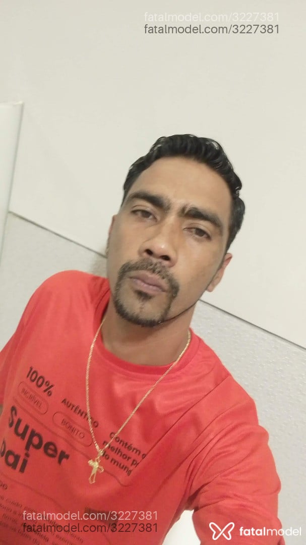 Acompanhante homem morena (o) de olhos castanhos em Teófilo Otoni - Carlos