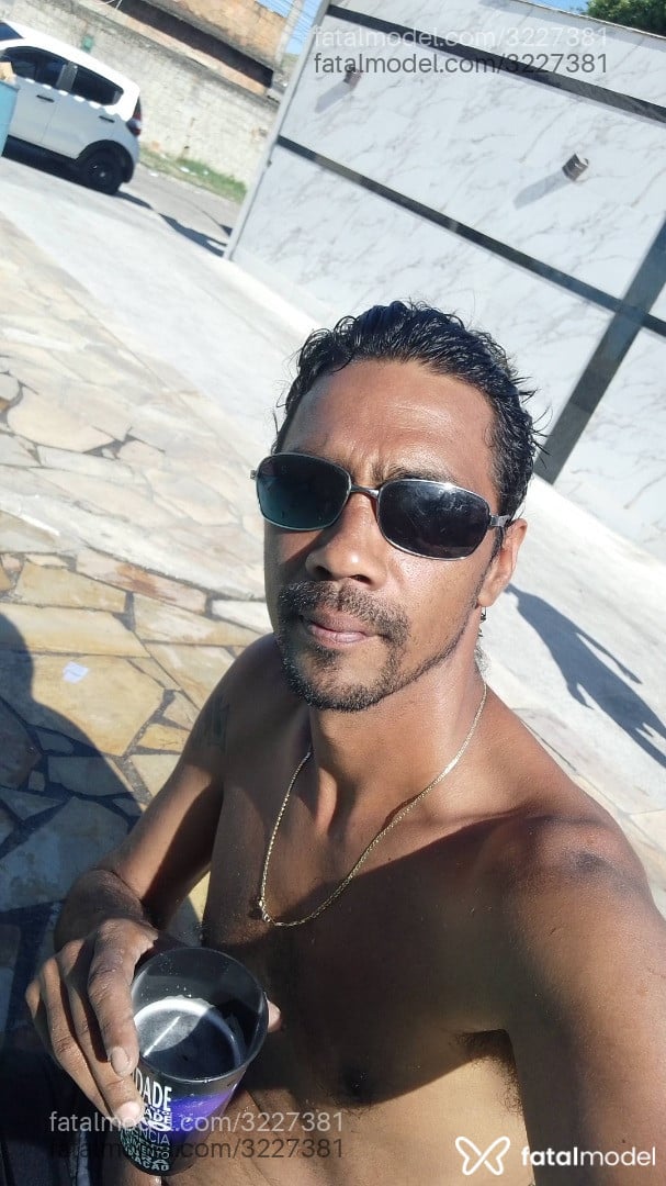 Acompanhante homem morena (o) de olhos castanhos em Teófilo Otoni - Carlos