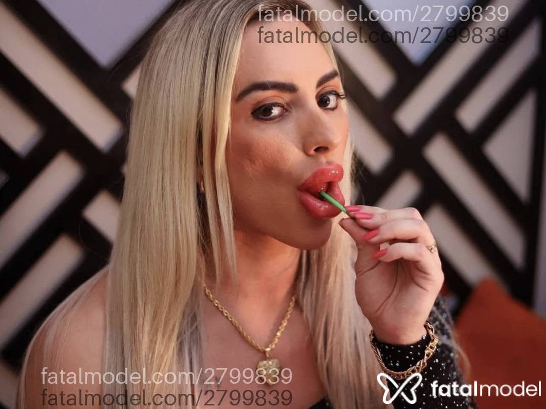 Acompanhante mulher loira (o) de olhos mel - Ju Alves