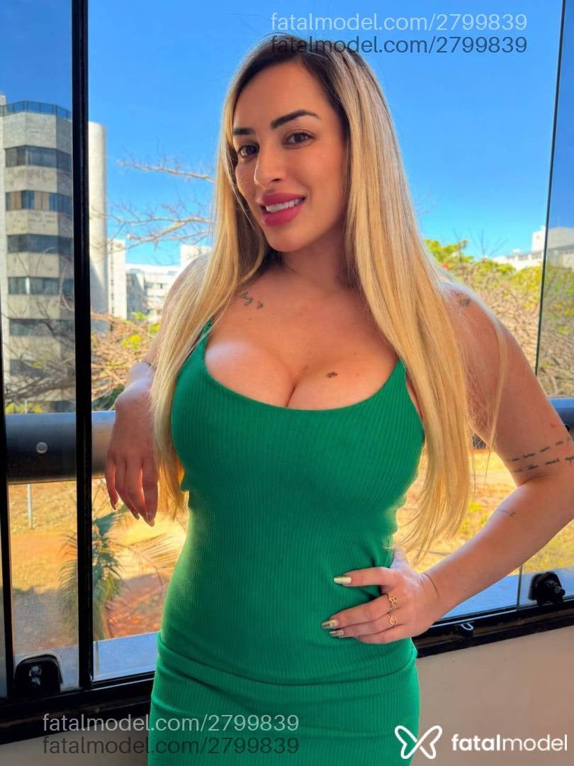Acompanhante mulher loira (o) de olhos mel - Ju Alves