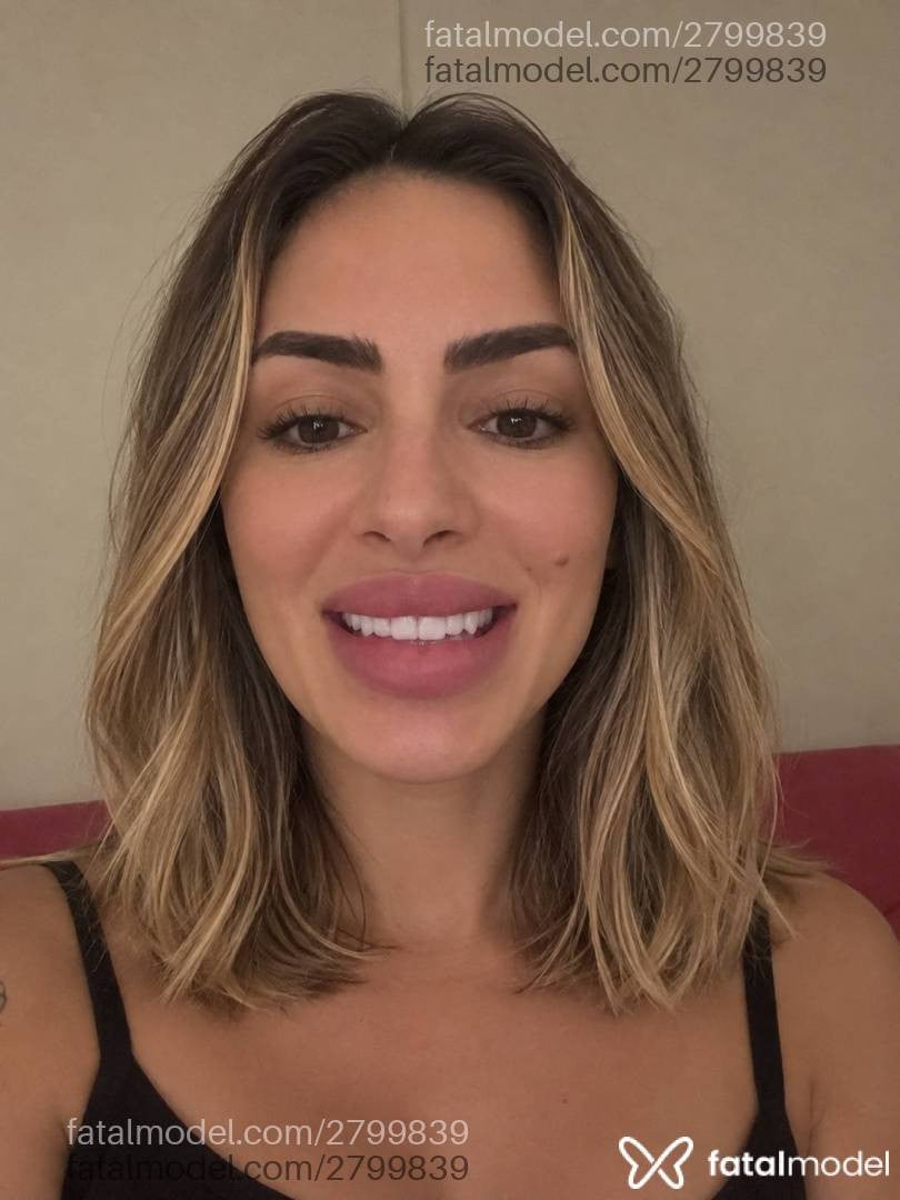 Acompanhante mulher loira (o) de olhos mel - Ju Alves