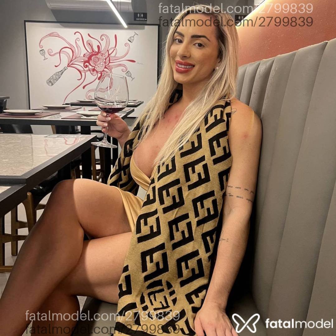 Acompanhante mulher loira (o) de olhos mel - Ju Alves