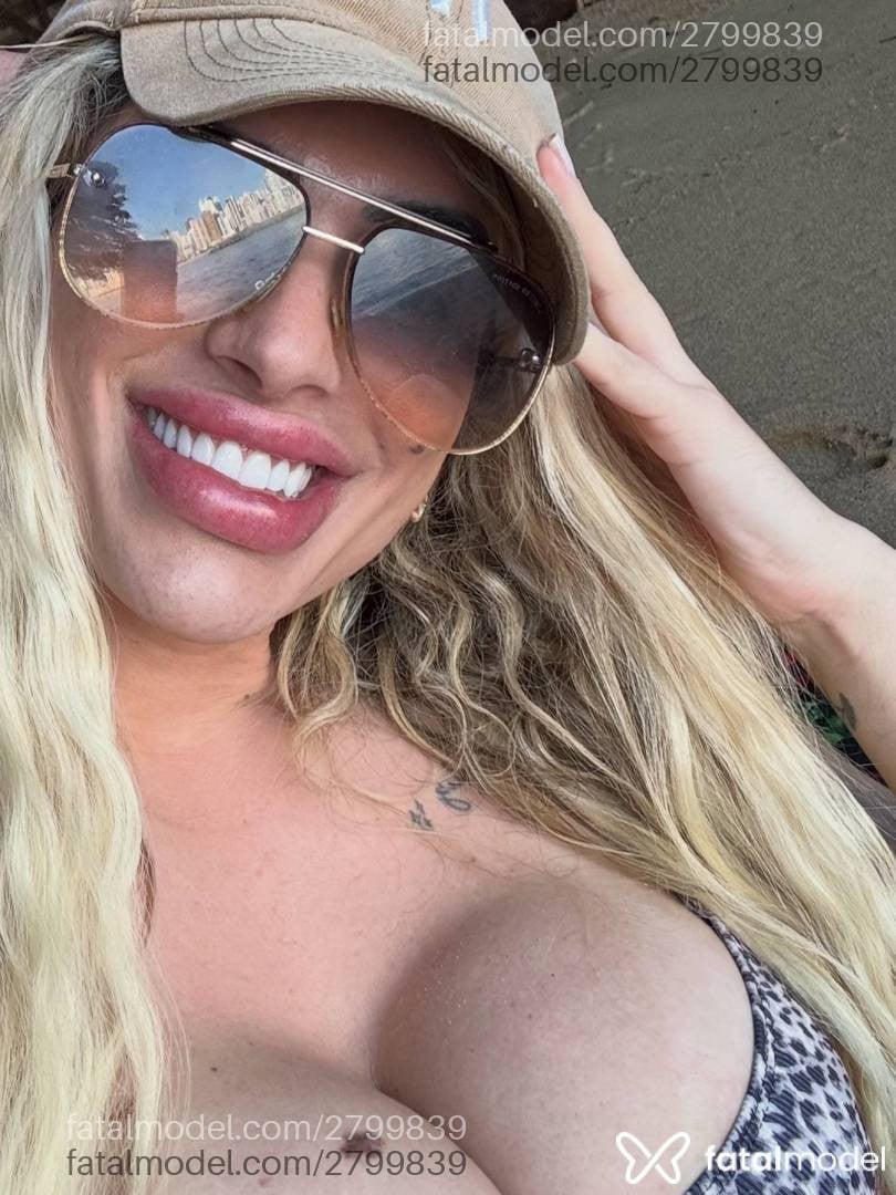 Acompanhante mulher loira (o) de olhos mel - Ju Alves
