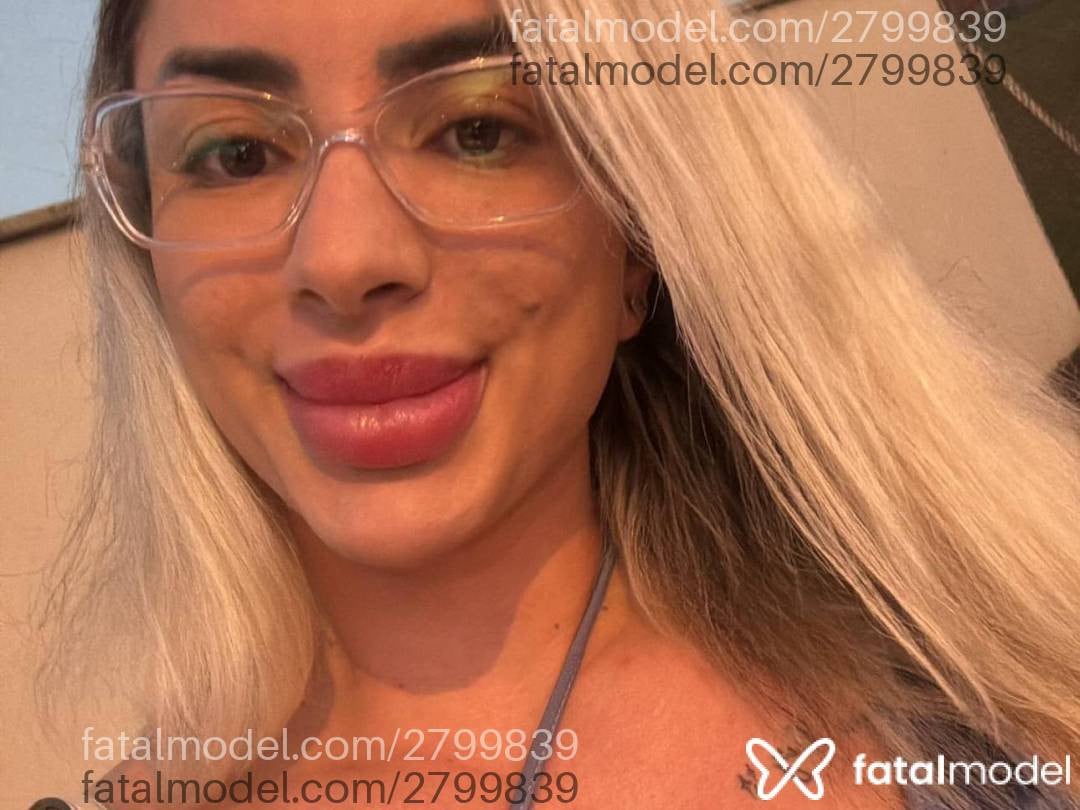 Acompanhante mulher loira (o) de olhos mel - Ju Alves