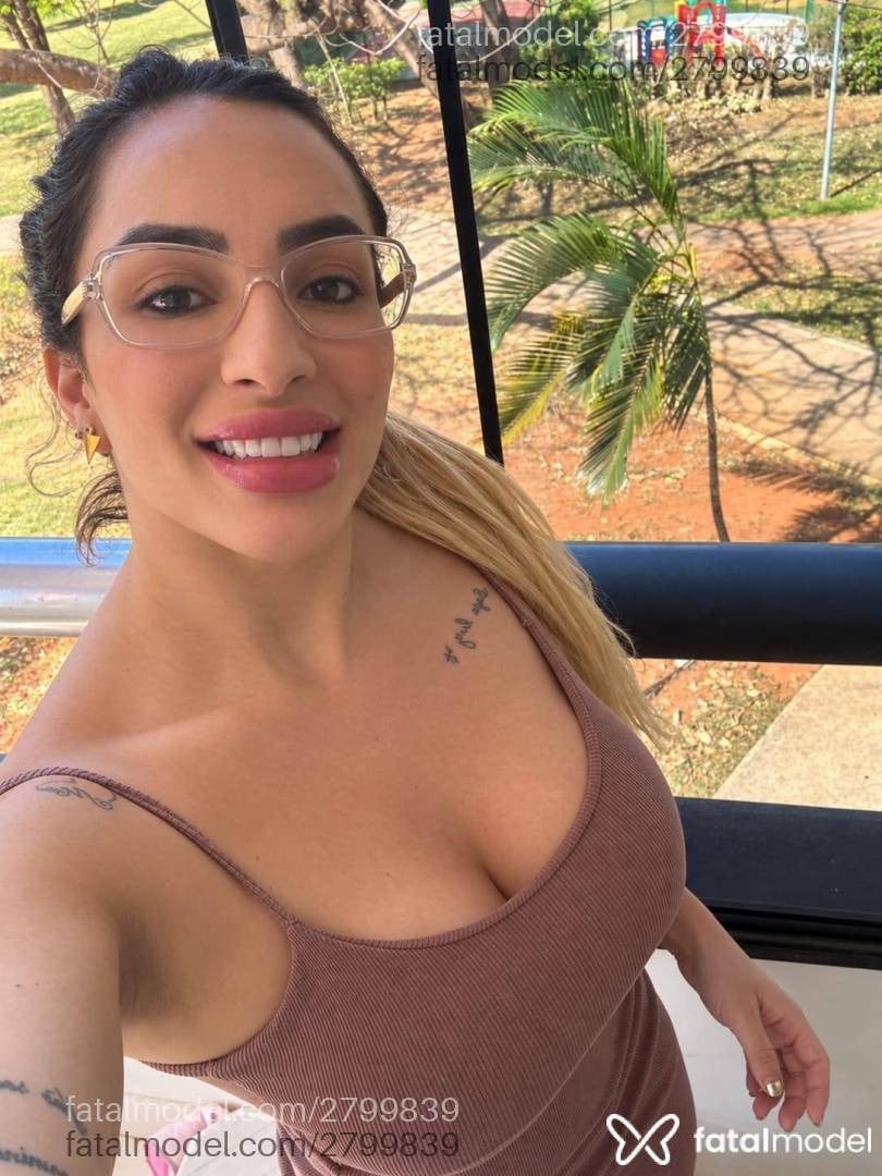 Acompanhante mulher loira (o) de olhos mel - Ju Alves