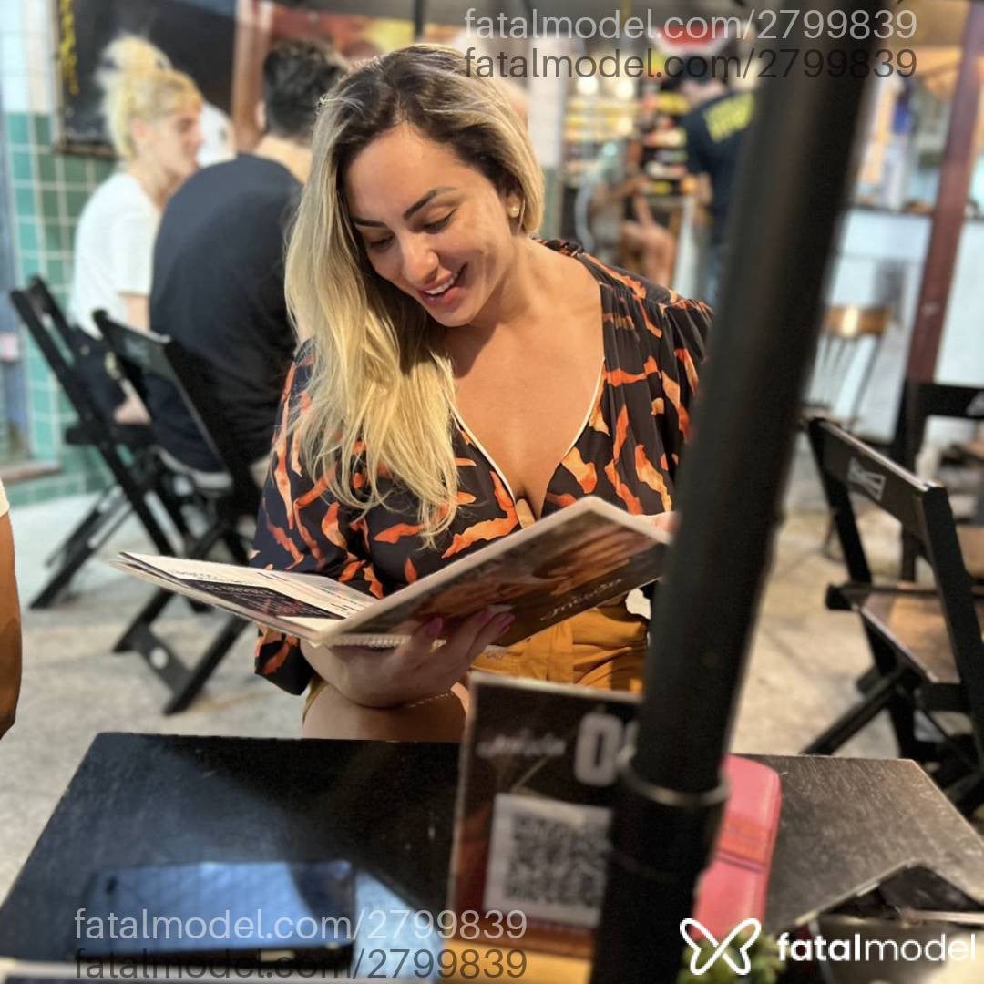 Acompanhante mulher loira (o) de olhos mel - Ju Alves