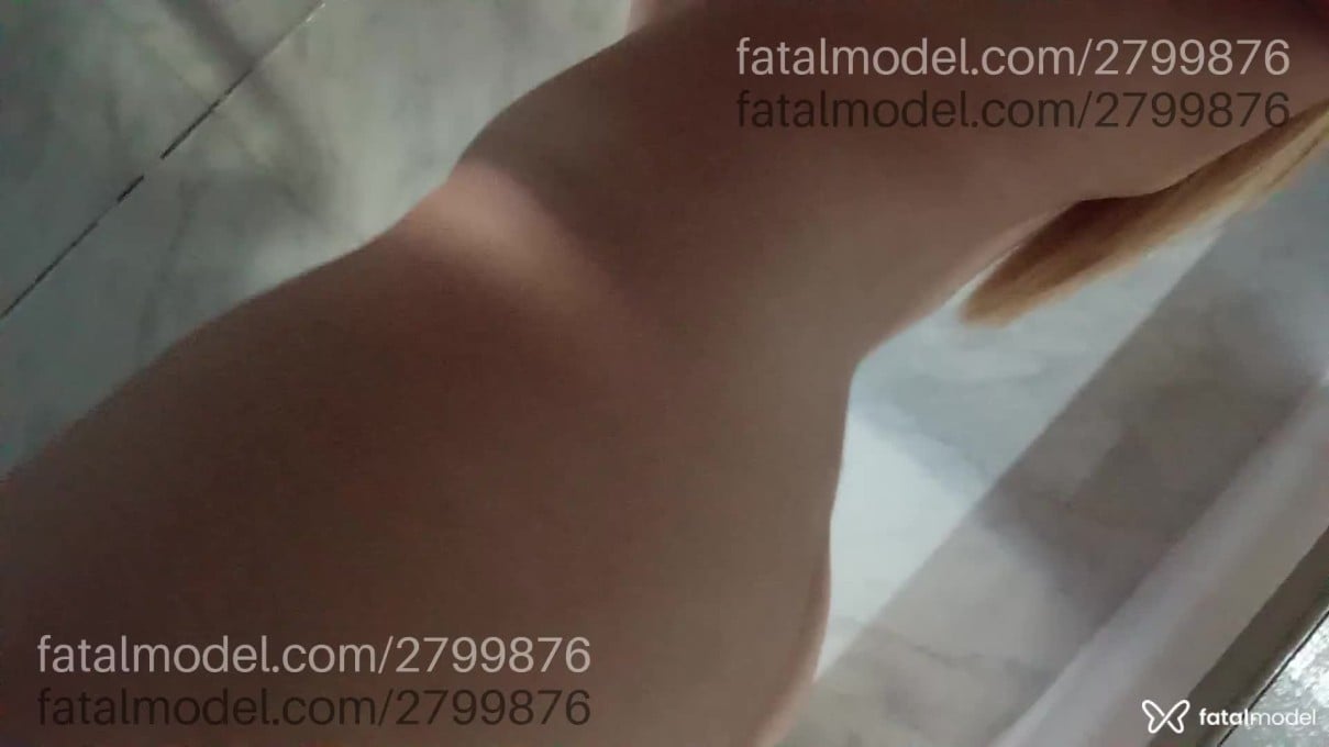 Acompanhante mulher loira (o) de olhos castanhos - Scarlatt Garcia