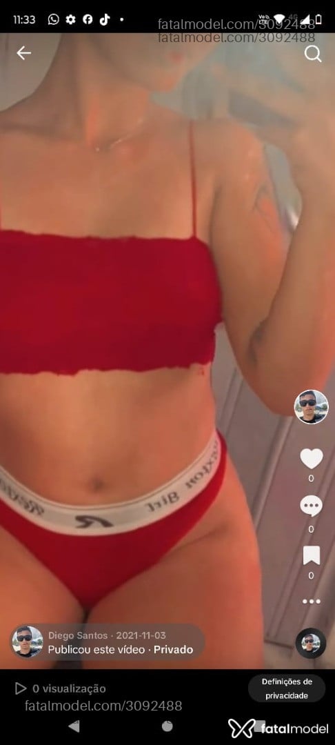 Acompanhante mulher loira (o) de olhos castanhos em Virtual - Oncinha