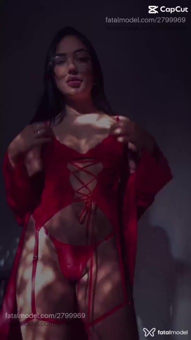 Acompanhante mulher morena (o) de olhos verdes - Larissa