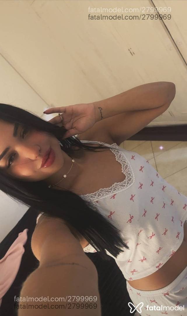 Acompanhante mulher morena (o) de olhos verdes - Larissa