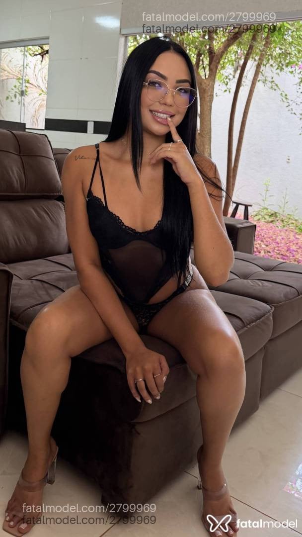Acompanhante mulher morena (o) de olhos verdes - Larissa