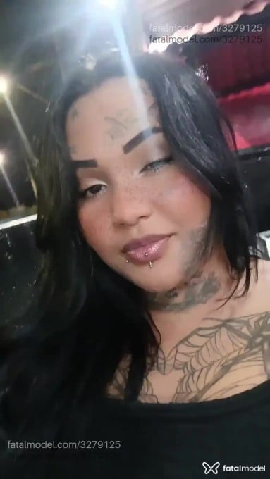 Acompanhante mulher morena (o) de olhos castanhos em Sarzedo Acompanhante mulher morena (o) de olhos castanhos em Sarzedo - Kerolayne