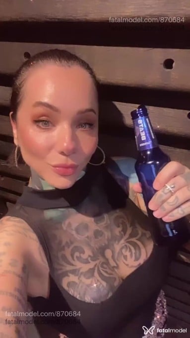 Acompanhante mulher com cabelo castanho de olhos castanhos em Campinas Acompanhante mulher com cabelo castanho de olhos castanhos em Campinas - Moniky