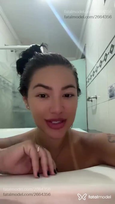 Acompanhante mulher morena (o) de olhos castanhos em Belo Horizonte - Crystal Moura