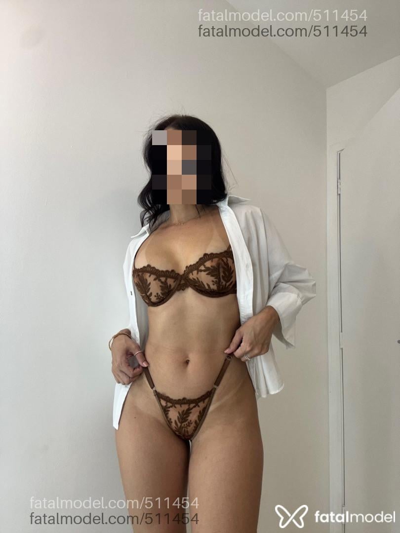 Acompanhante mulher com cabelo castanho de olhos castanhos - Mel