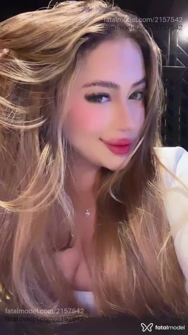 Acompanhante mulher com cabelo castanho de olhos azuis em Quixadá - Bianca