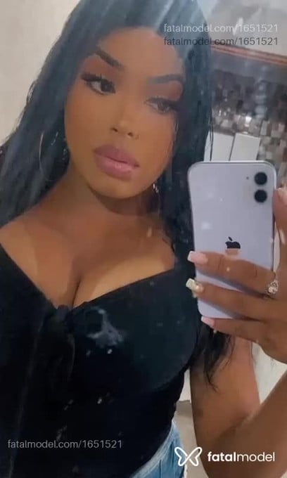 Acompanhante mulher trans morena (o) de olhos castanhos em Santana do Livramento Acompanhante mulher trans morena (o) de olhos castanhos em Santana do Livramento - Ayla Blanchard