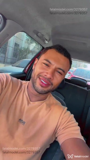Acompanhante homem com cabelo castanho de olhos castanhos em São Paulo Acompanhante homem com cabelo castanho de olhos castanhos em São Paulo - Henrique