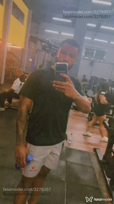 Acompanhante homem com cabelo castanho de olhos castanhos em São Paulo Acompanhante homem com cabelo castanho de olhos castanhos em São Paulo - Henrique