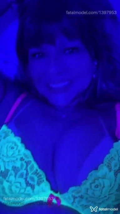 Acompanhante mulher loira (o) de olhos castanhos - Juliana