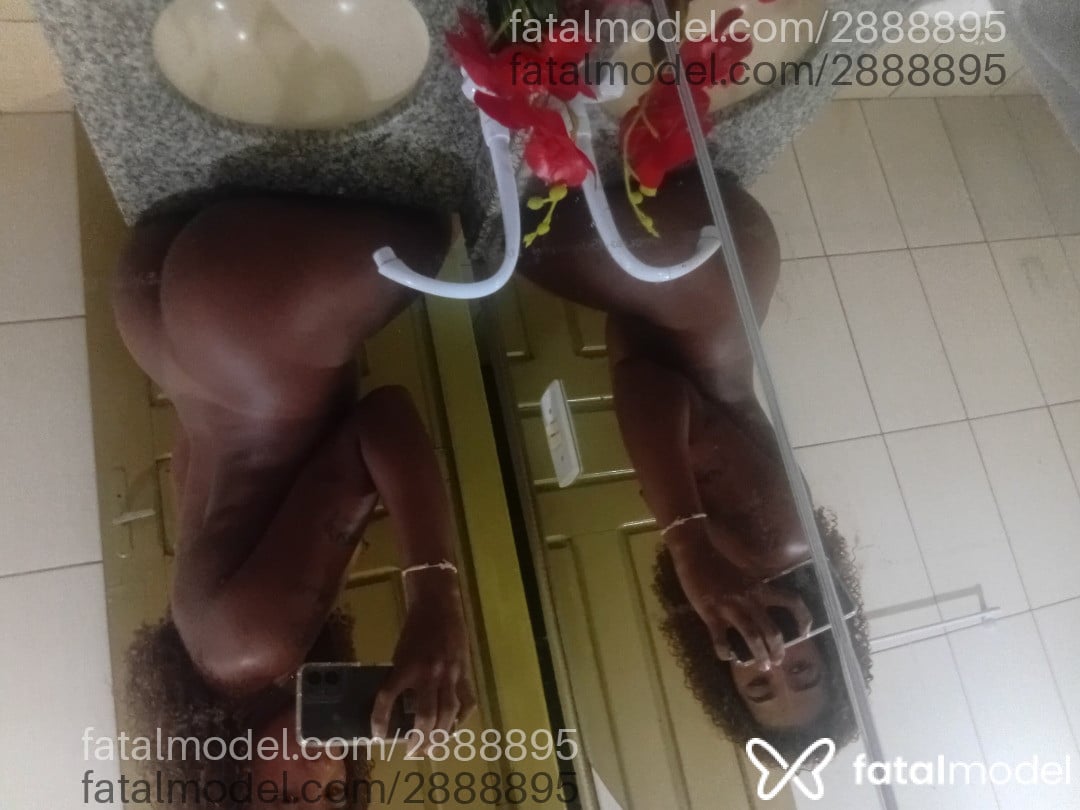 Acompanhante mulher trans com cabelo castanho de olhos castanhos em Belém - Karol Lopes