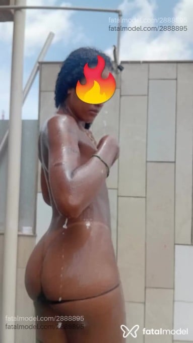 Acompanhante mulher trans com cabelo castanho de olhos castanhos em Belém - Karol Lopes